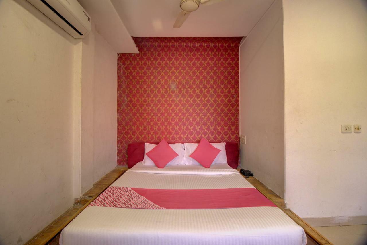 Oyo Flagship 19825 Hotel Panchratna Панвел Екстериор снимка