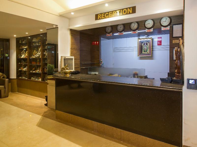 Oyo Flagship 19825 Hotel Panchratna Панвел Екстериор снимка